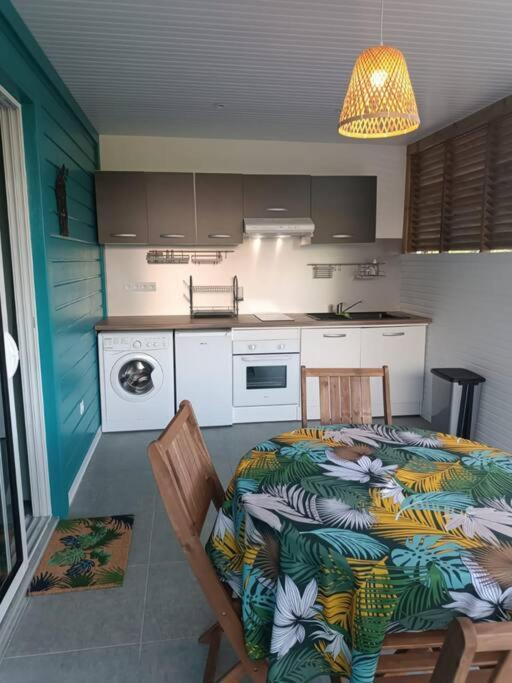 Tukusi Bungalow Le Moule Esterno foto